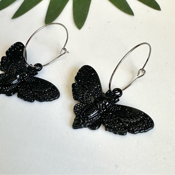 2/$30🌵 Moth Skull Black Silver Hoop Earrings Gift Gothic Dark Jewelry Gift NEW - Picture 6 of 7